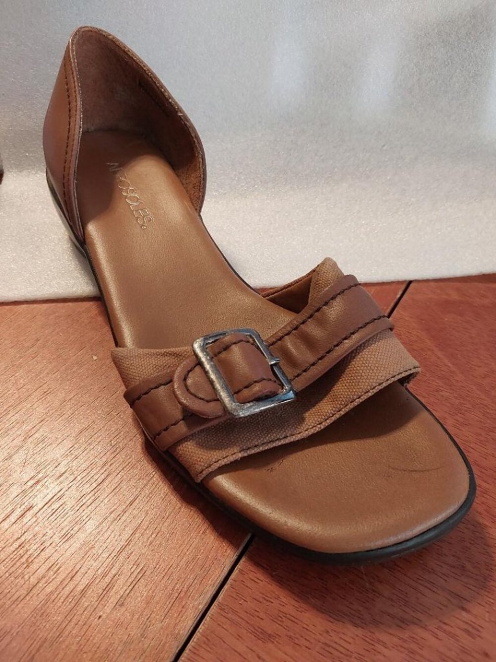 Vintage Aerosoles WMN Leather Sandal Tan Wedge Heel Silver Buckel Strap Sz 7.5